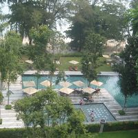 部屋からプールを撮影