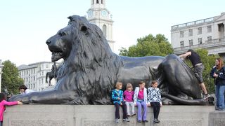 大きなライオンがお出迎え