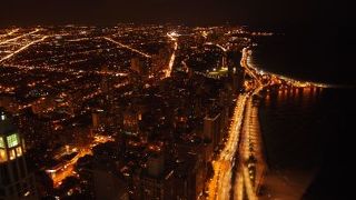 夜の光にあふれるシカゴを堪能できます