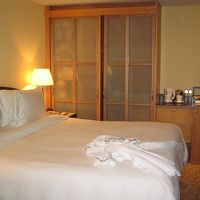 ベッドとティーセット