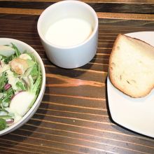 サラダとスープとパン