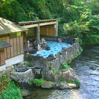大沢の湯と川