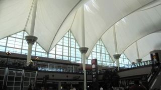 空港へは早めに到着しましょう