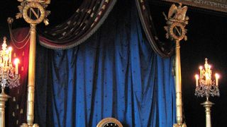 ナポレオンのシンボルは蜂