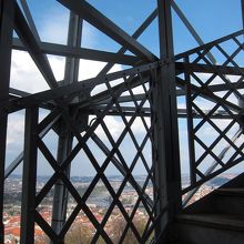 階段を登る様子