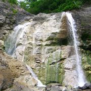 滝そのものが温泉