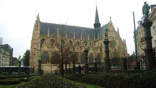 プチ・サブロン広場へのアクセス