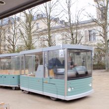 プティトランの中からすれ違うプティトランを