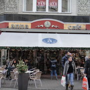 ヴァーツィ通りのカフェ