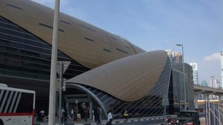 話の種に乗ってみたがけっこう使いづらい。