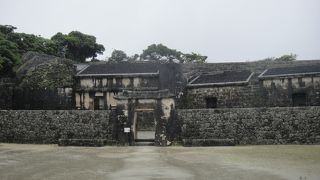 沖縄独特のお墓です。