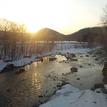 夕暮れの石狩川の風景