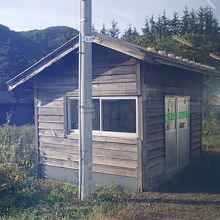 侘び寂びのある待合所の様子