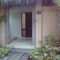 客室(家)の入り口。隠れ家のようです。