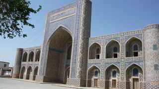 未整備の美しいモザイクタイルのメドレセ