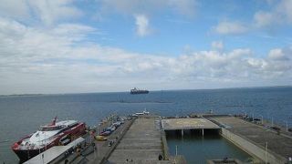 港には売店もある