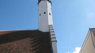 大きな時計が目印