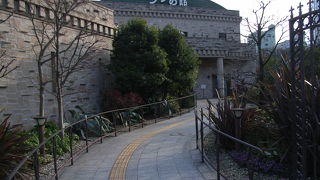 きれいなランや庭園で心豊かに