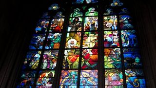 ムハのステンドグラスをお見逃しなく！