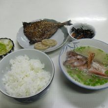 あらかぶの味噌汁定食　一番上あじのみりん干し