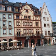 広場のレストラン