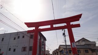 食べ歩き、お買い物が楽しい神社です。