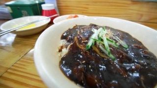 東大門近くのチャジャンミョン！