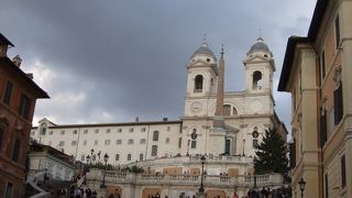 フツーの広場なのに「ローマの休日」で有名になりすぎた感がある。