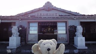 富士山山頂の神社、ご利益間違いなしでしょう！