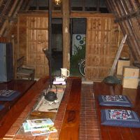 夕食場の三角の建物内