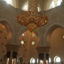 内部のシャンデリア