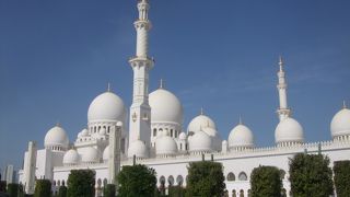 新しくて美しいモスクです