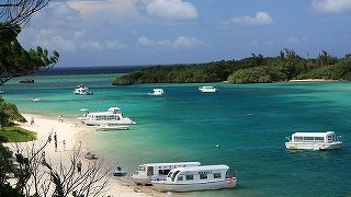 ここの海の色は綺麗です。