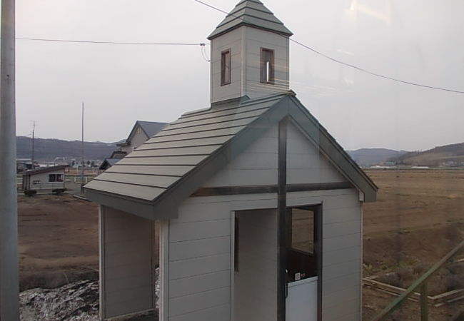 お洒落な待合所が印象的な駅です