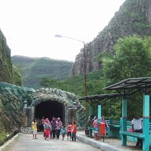 カルデラ内に抜けるトンネル