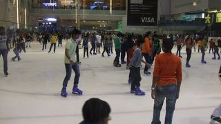 水族館はまあおもしろかった。屋外のドバイ・ファウンテン”は見もの。