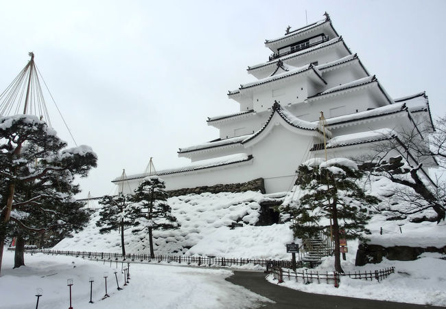 真っ白な鶴ヶ城