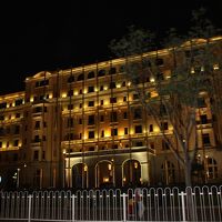 夜のラッフルズホテル