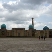 ハスト・イマーム広場に建つ大きなモスク