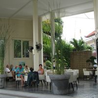 ﾎﾃﾙ内からﾎｯﾄ・ﾏﾝｺﾞｰ、外の写真です