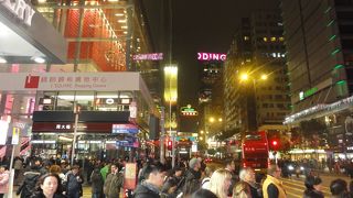 人ごみ。匂いも独特。