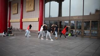 休館日はダンス練習場