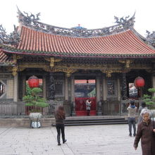 内部は激混みでした