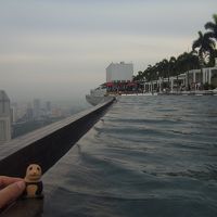 このプールの縁がどうなってるのかを帰国後によく訊かれました