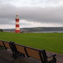 展望のよい丘にたたずむ灯台