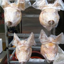 チョッパル（豚足）通りに飾られた豚さんたち