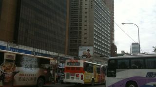 市内あちこちから出てる。便利。