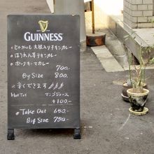 ランチタイムカレーのみですが、３種類から選べます