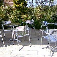 イスやベンチが多いのも嬉しいよね♪