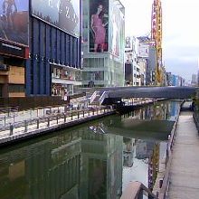 戎橋の下からの風景